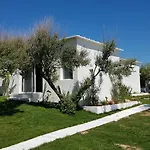 Lilium Ξενοδοχείο *